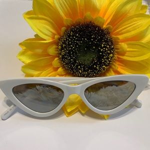 Super Chic White Cat Eye Sunglasses 😎